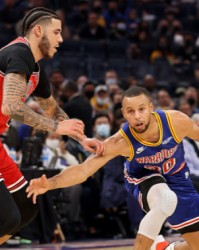  库里三分球里程碑，历史第一人  