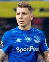  马赛核心球员重伤赛季报销，球队前景蒙上阴影  