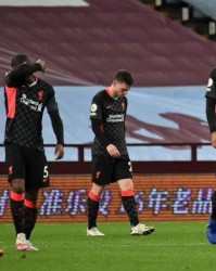  热刺防线送礼不断，利兹联逆转取胜终结五轮不胜  