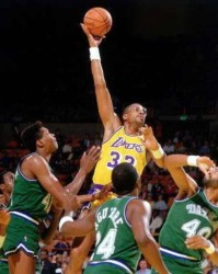  詹姆斯常规赛总得分突破四万分大关  