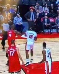  都灵德比战平局收场双方球迷爆发冲突  