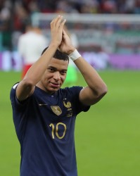  姆巴佩梅开二度助球队取胜，法甲射手榜强势登顶  