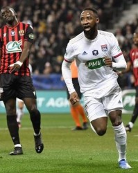  斯特拉斯堡vs尼斯爆发大规模冲突，多人染红被罚下  