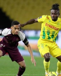  布雷斯特门将超神扑救零封巴黎  