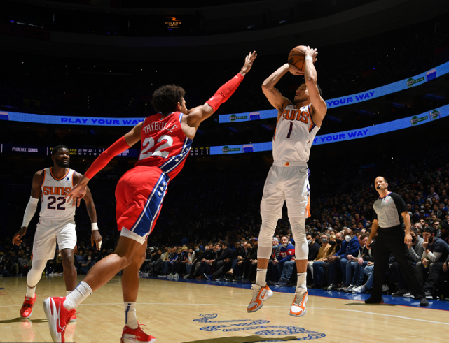  布克末节独得十五分太阳逆转国王巩固前三甲